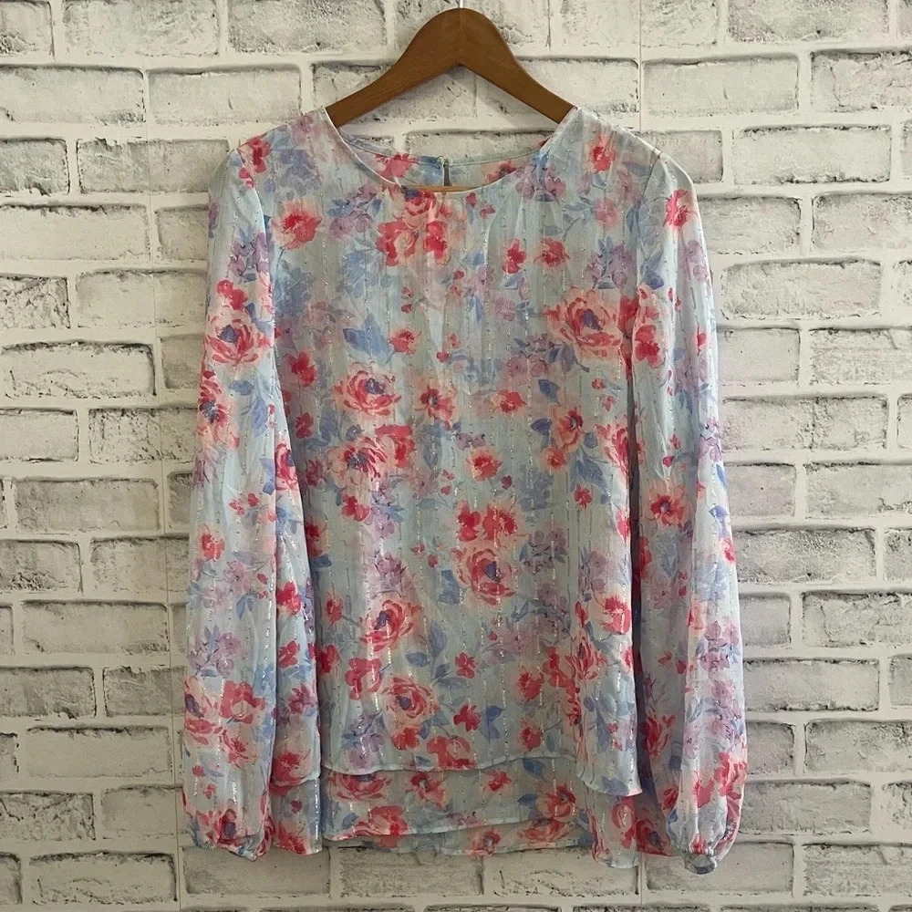 Women’s Anne Klein light blue pastel floral blouse silky back layer Size Medium